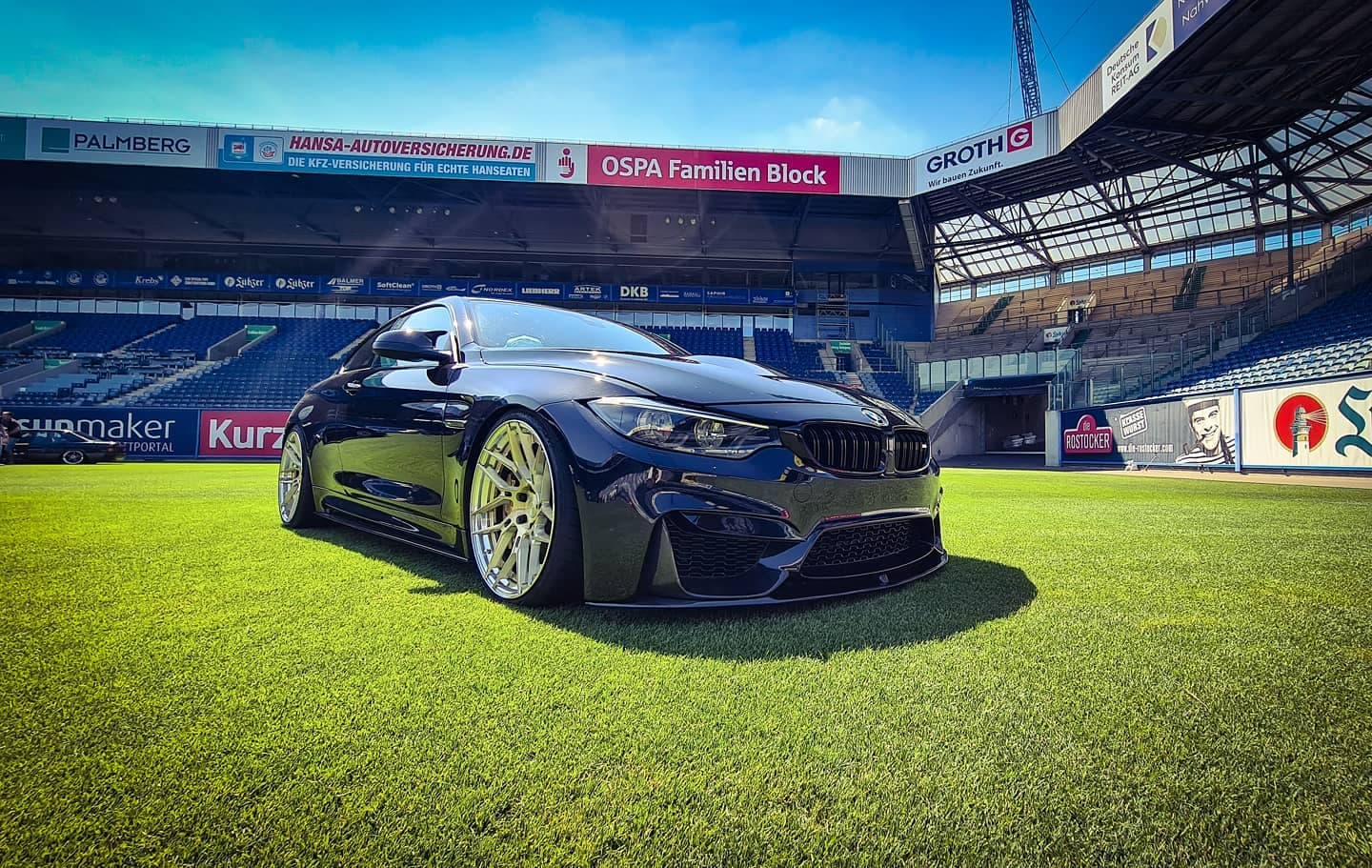 BMW M4 im Ostseestadion