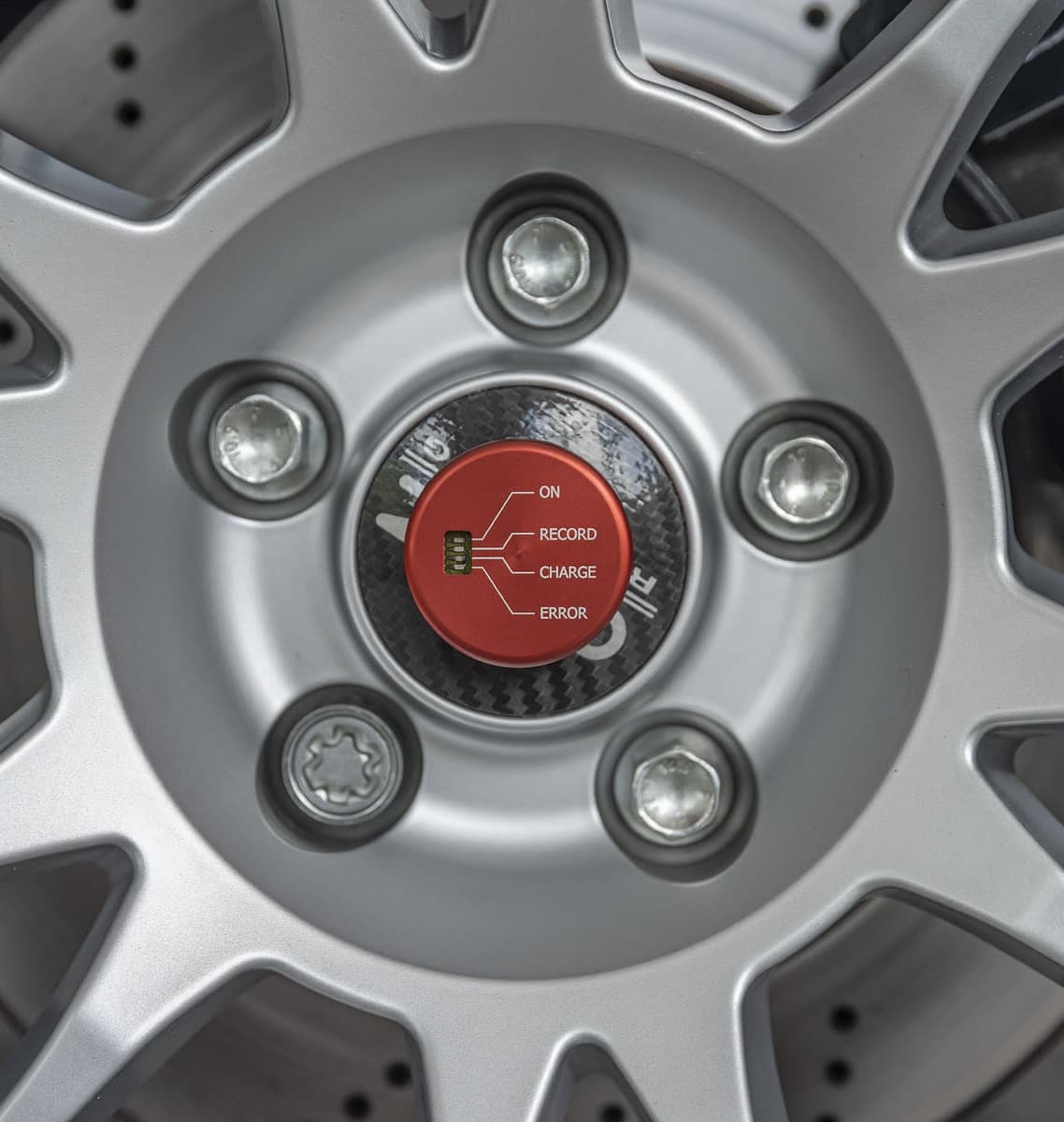 Insoric-Messsensor, montiert auf der Radnabe eines Fahrzeugs